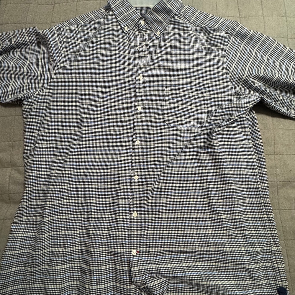 Daniel Cremieux Mens button down shirt